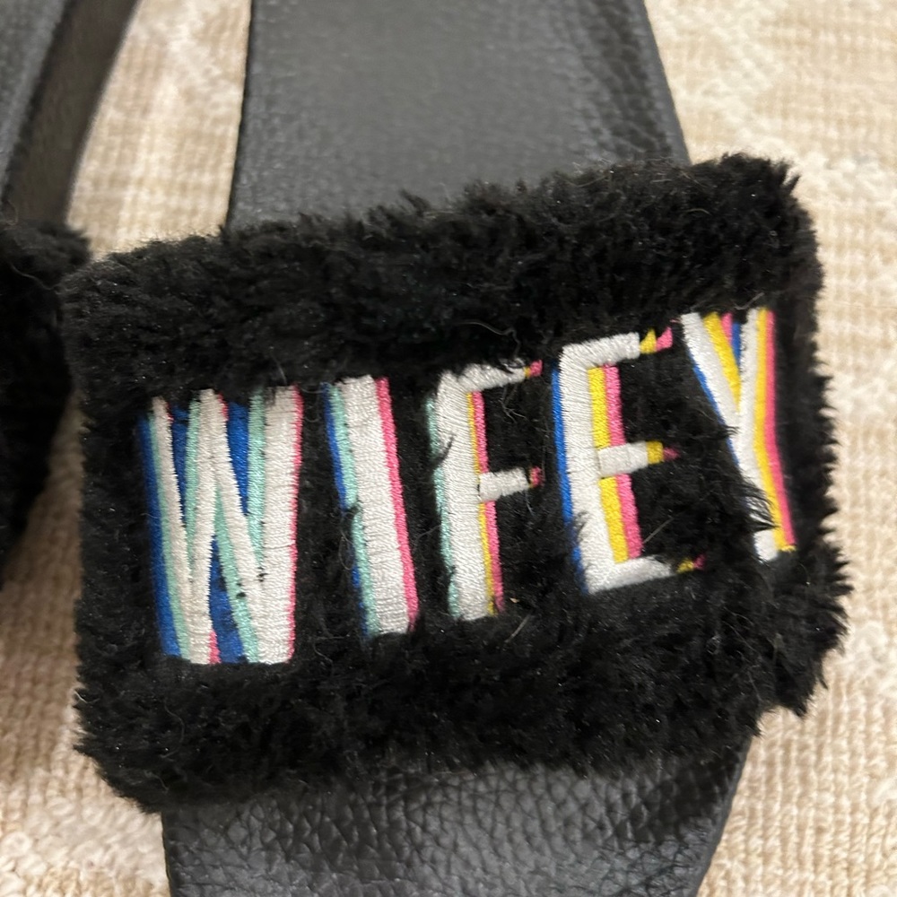 Kim Kardashian Kimoji wifey slides